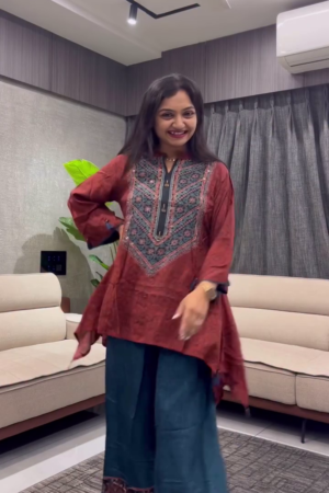 Women Ethnic Motifs Printed Straight Kurti