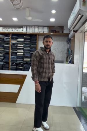 Men Spread Collar Textured Cotton Relaxed Fit Casual Shirt