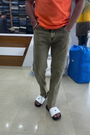 Men Straight Fit Mid-Rise Jeans